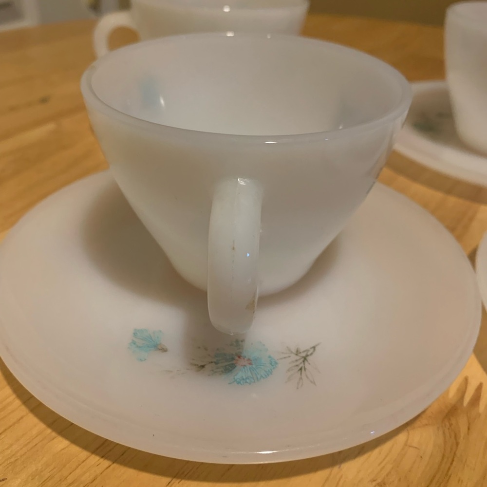 4 Vintage Fire King Bonnie Blue Carnation Cups And Saucers - Picture 5 of 5